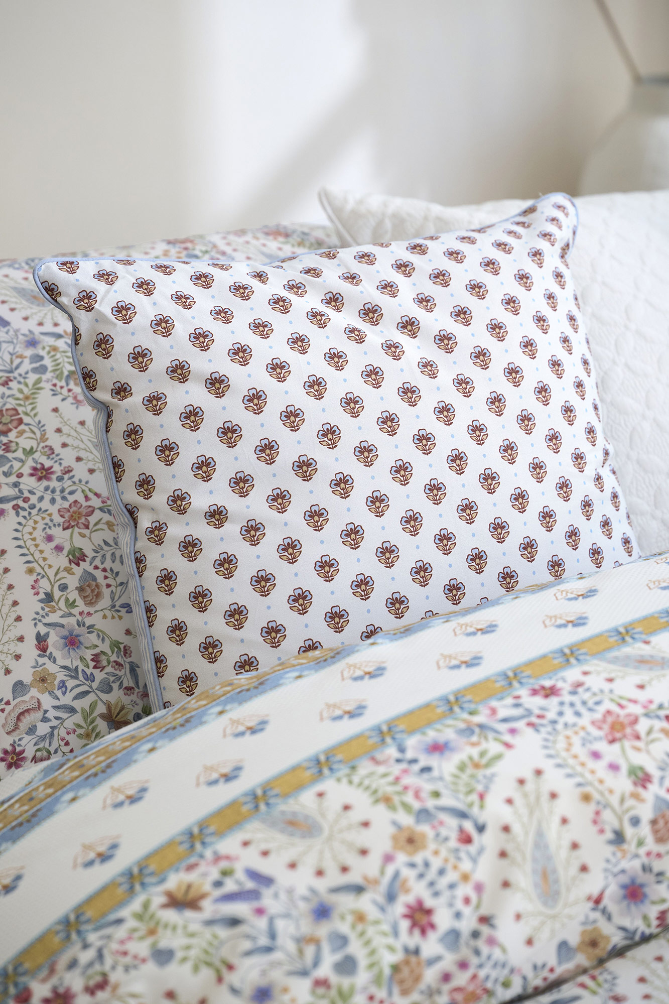 Pip Studio Zierkissen Jaipur Flower | Hellblau