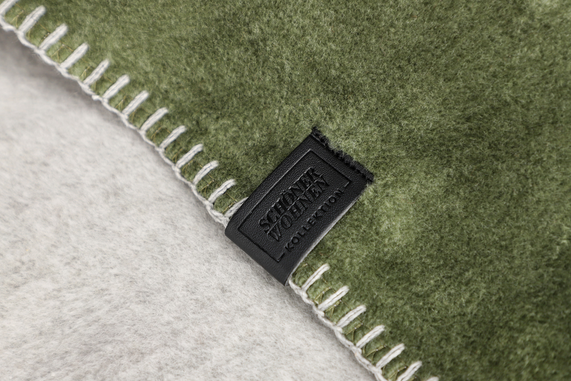 Schöner Wohnen Kollektion Plaid FAVORIT | 090 oliv