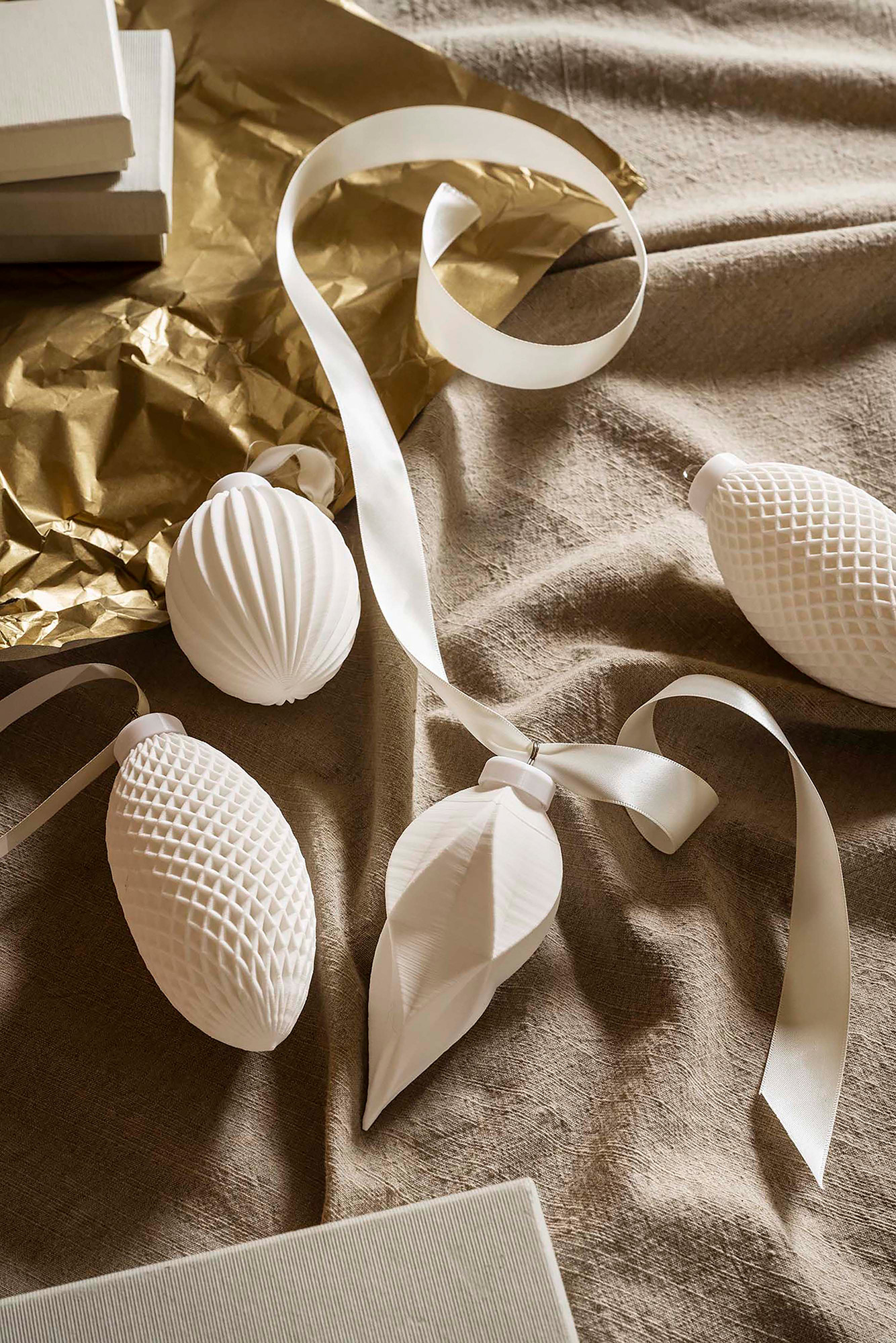 vtwonen Porzellan-Weihnachtskugel Christmas | Streifen