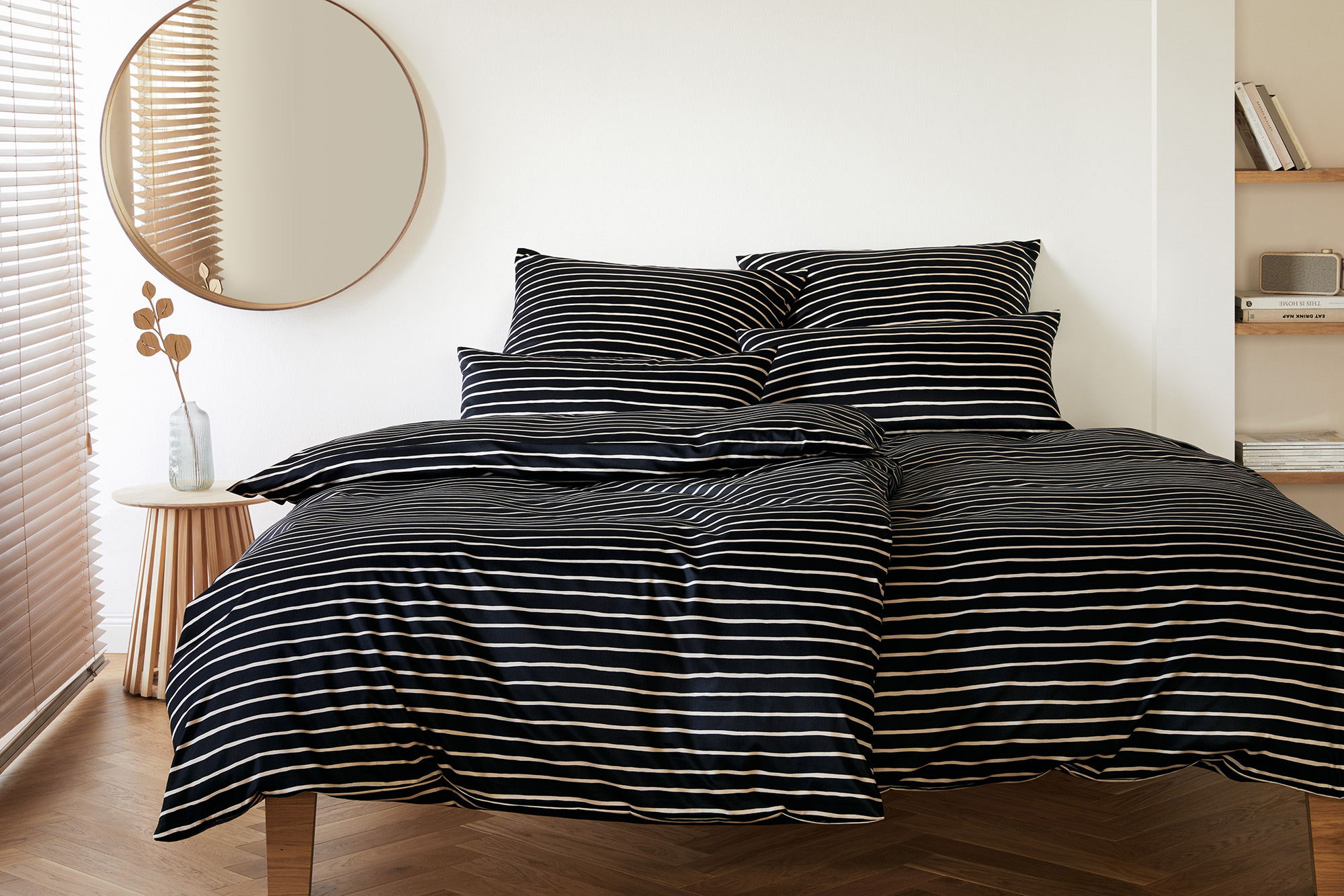 Elegante Mako-Satin-Bettwäsche Lines | 9 Schwarz