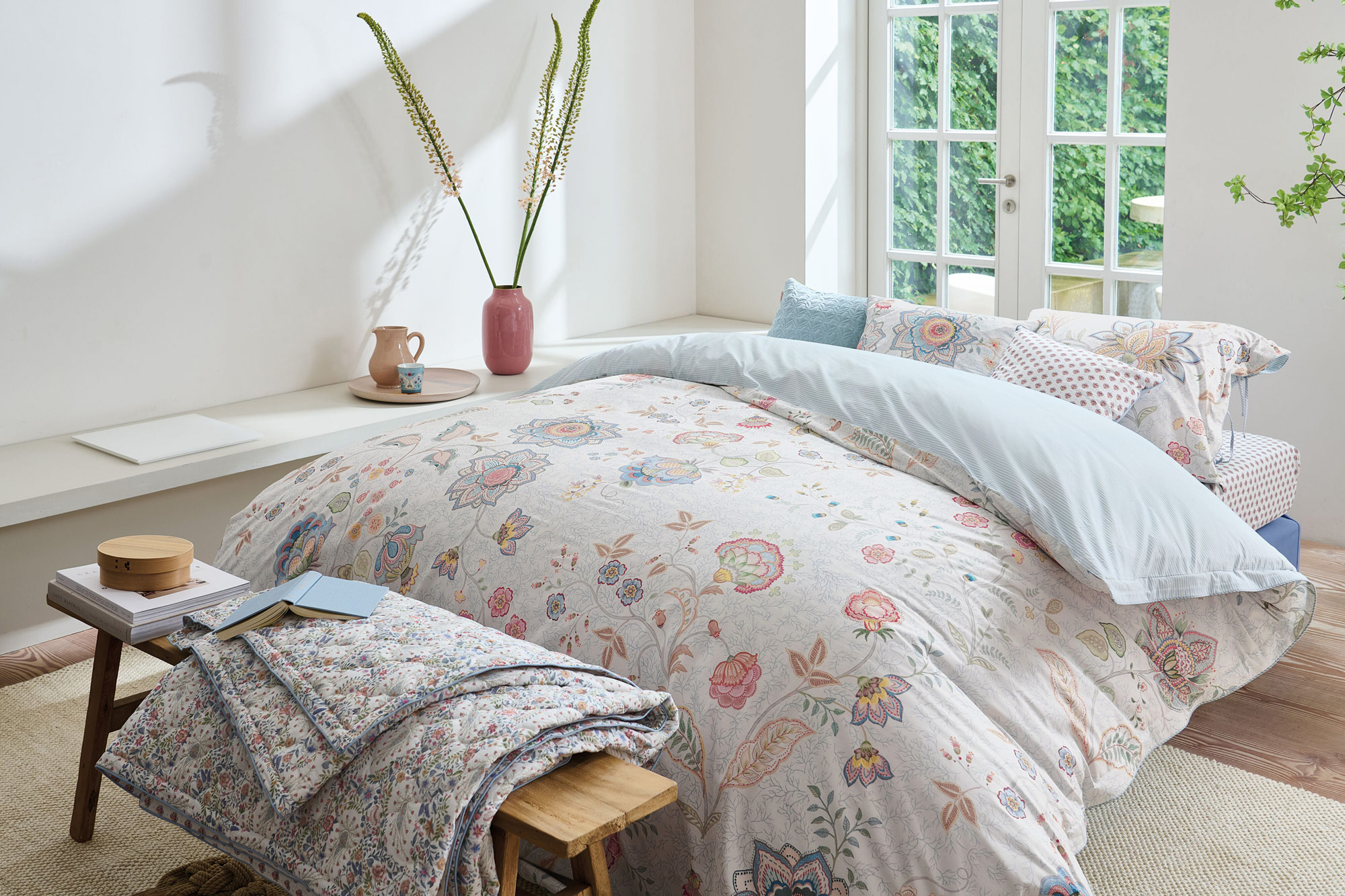 Pip Studio Tagesdecke Kairi Bloom | Hellblau