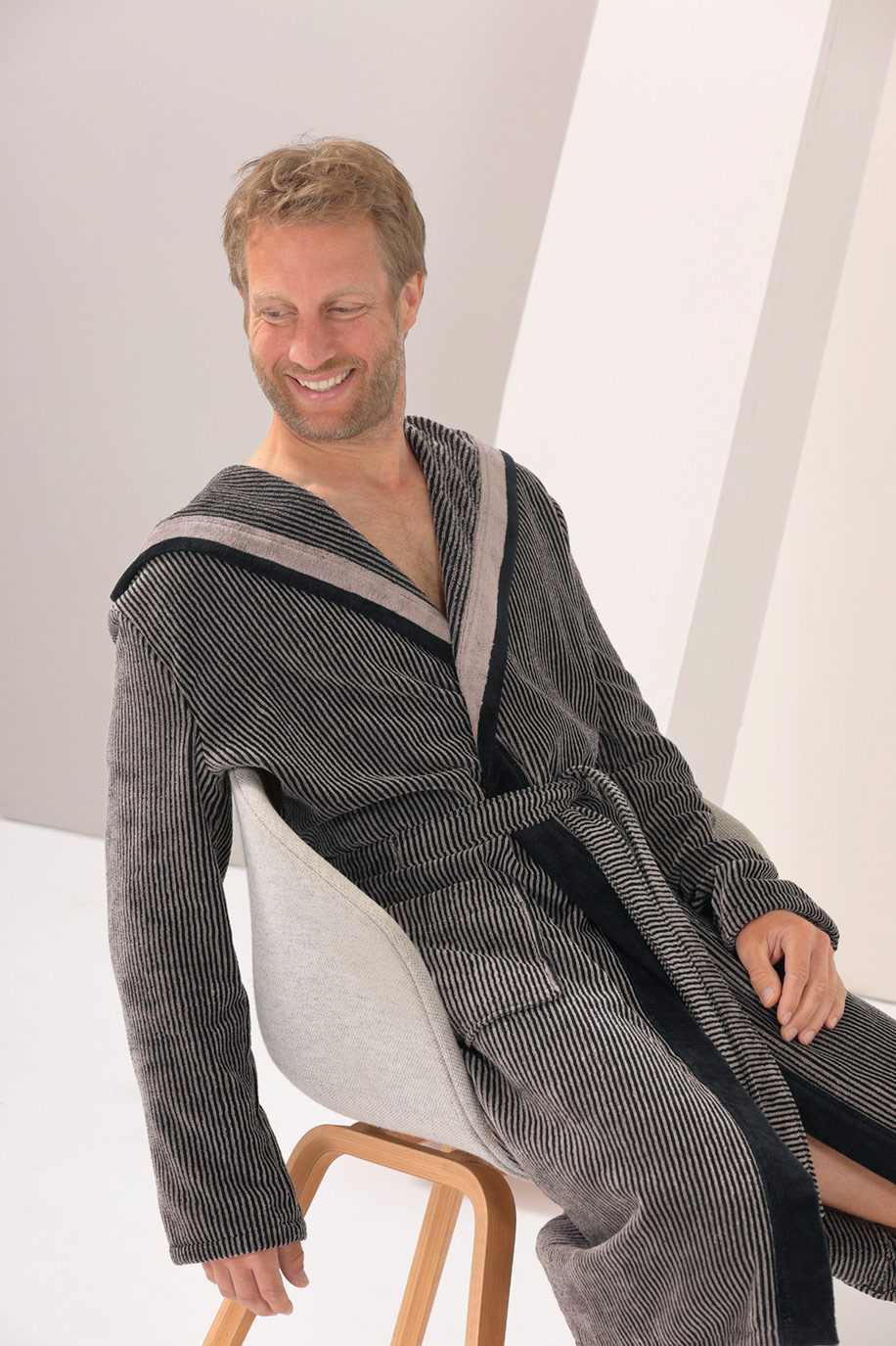 Cawö Herren Kapuze-Bademantel  5841 | 97 natur-schwarz