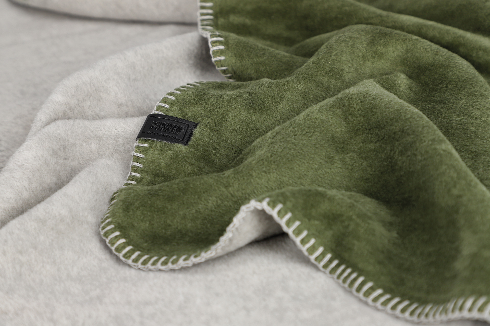 Schöner Wohnen Kollektion Plaid FAVORIT | 090 oliv